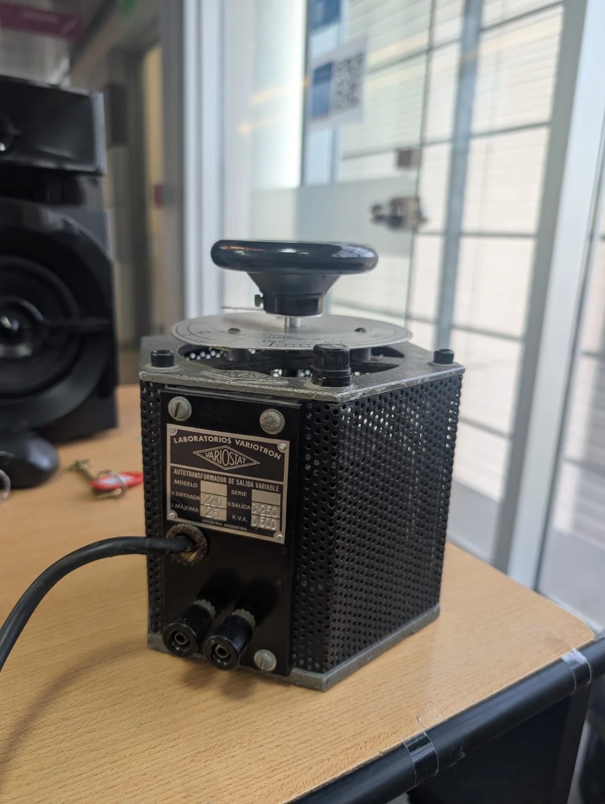 Variostat — Autotransformador de salida variable